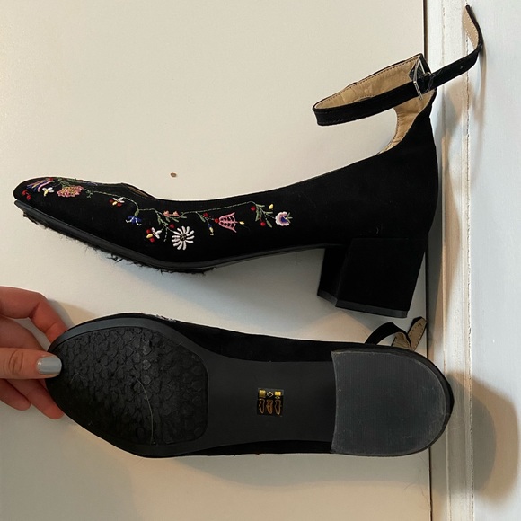 Embroidered Heels - Picture 4 of 4